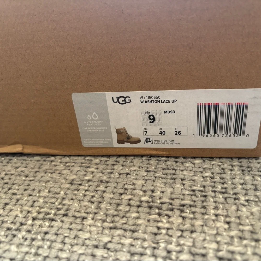 Leather Waterproof UGG Winter Boot, Size 9, Brand New in Box - Picture 8 of 16